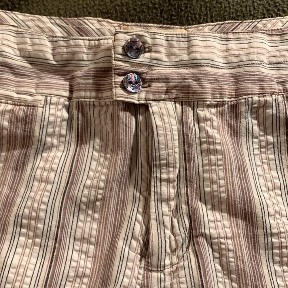 Columbia “River Resort” striped shorts. Inseam 12 inches. Size 8 - Picture 5 of 13